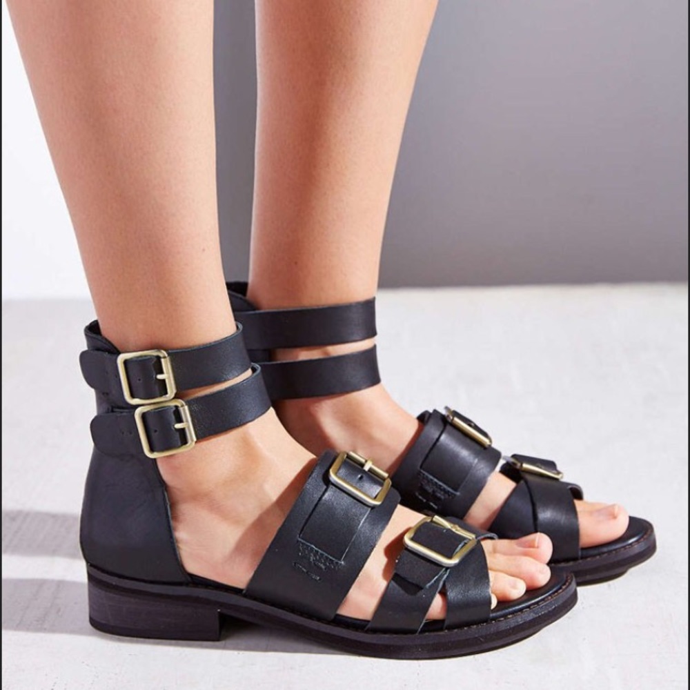 Kelsi Dagger • Twisted • Black • Sandals - Picture 2 of 7